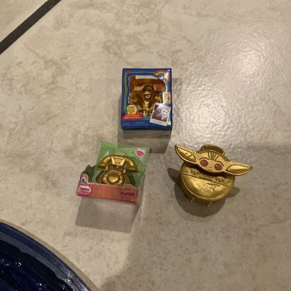 Zuru Mini Brands Disney Store Edition 2 GOLD Figures - Picture 3 of 3